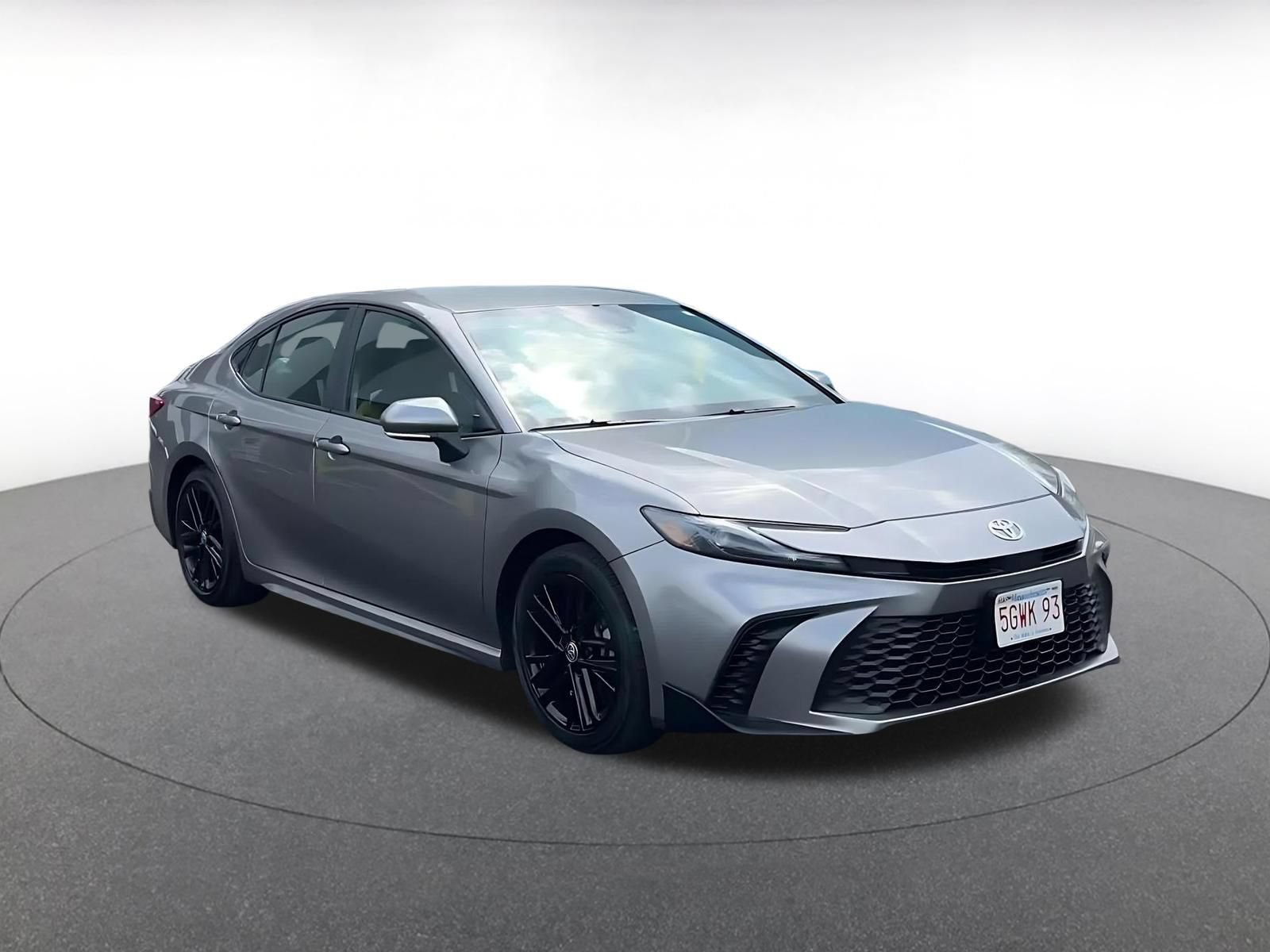 Used 2025 Toyota Camry SE FWD image 3
