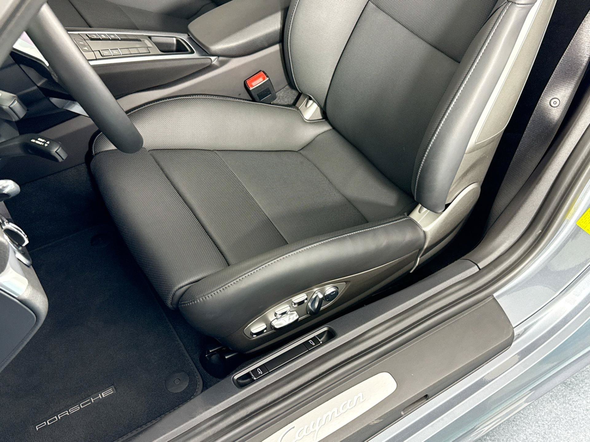 Used 2025 Porsche 718 Cayman RWD image 21