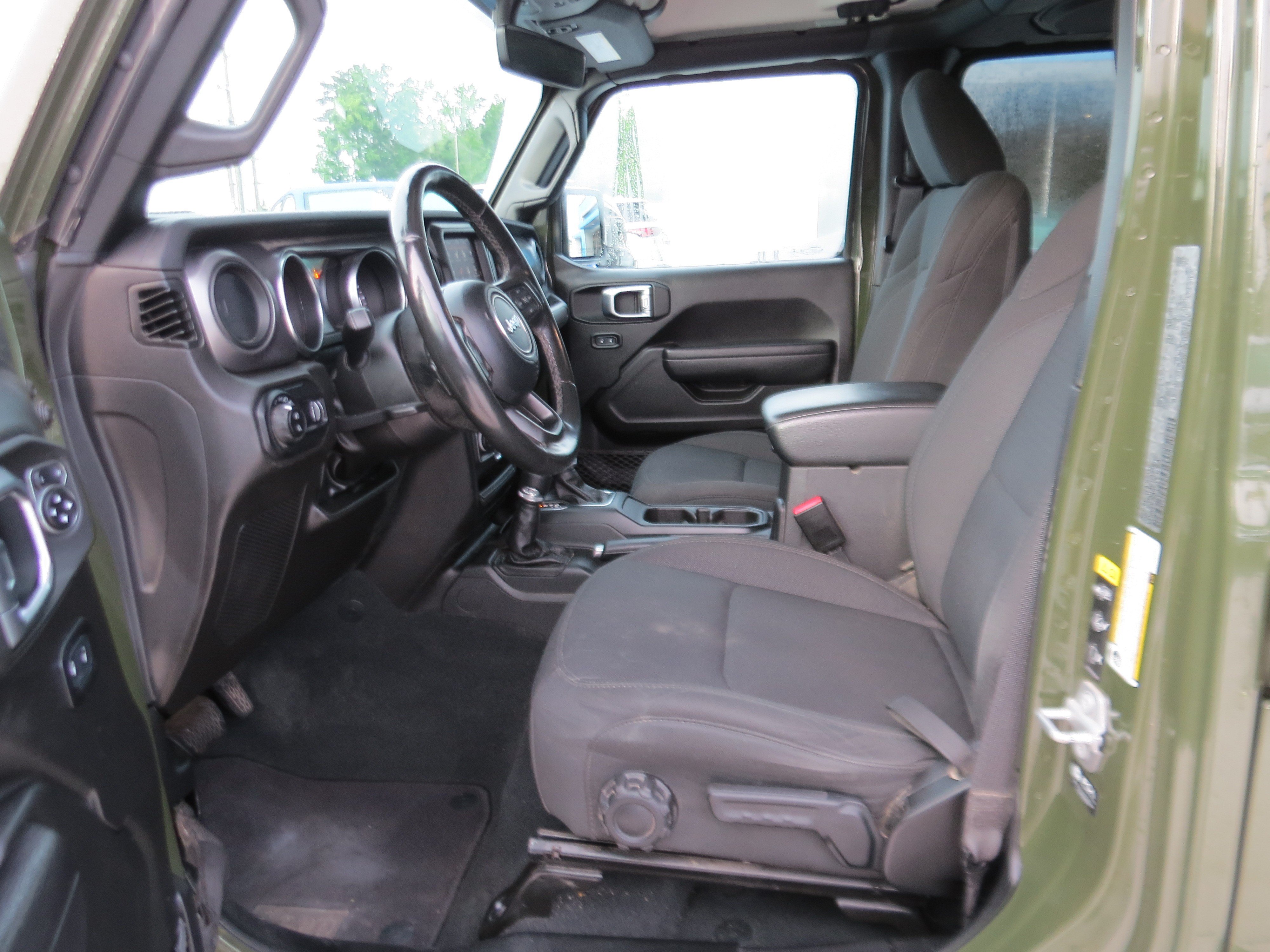 Used 2023 Jeep Gladiator Sport AWD/4WD image 13