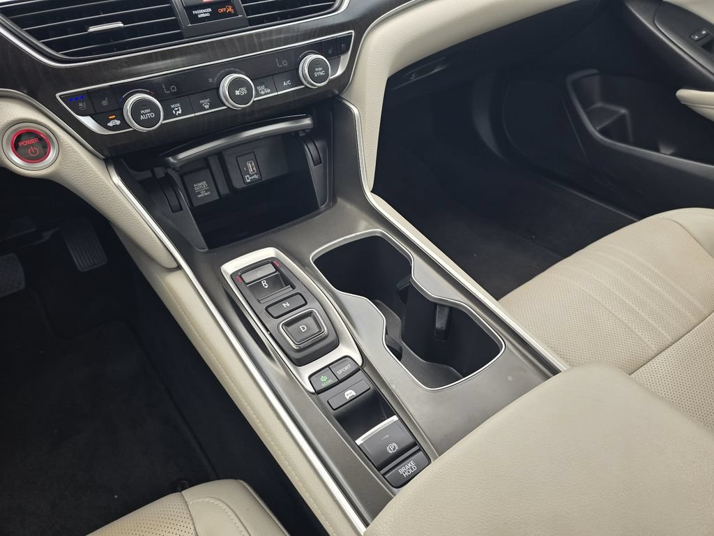 Used 2018 Honda Accord Touring image 16