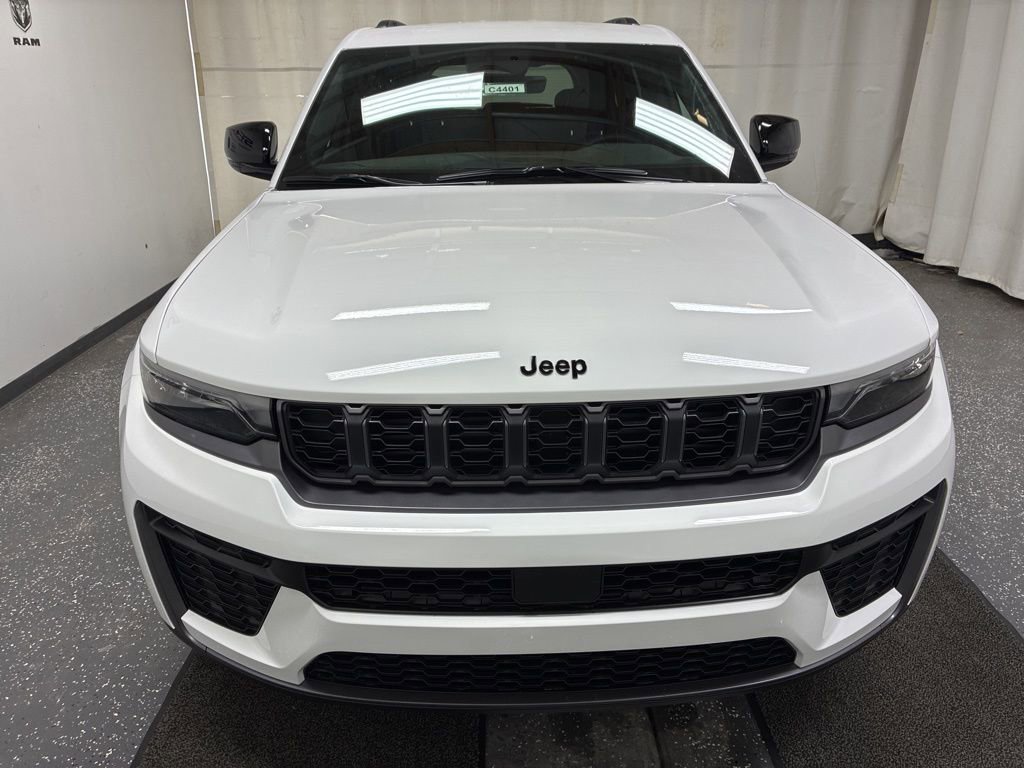 New 2026 Jeep Grand Cherokee Altitude AWD/4WD image 2