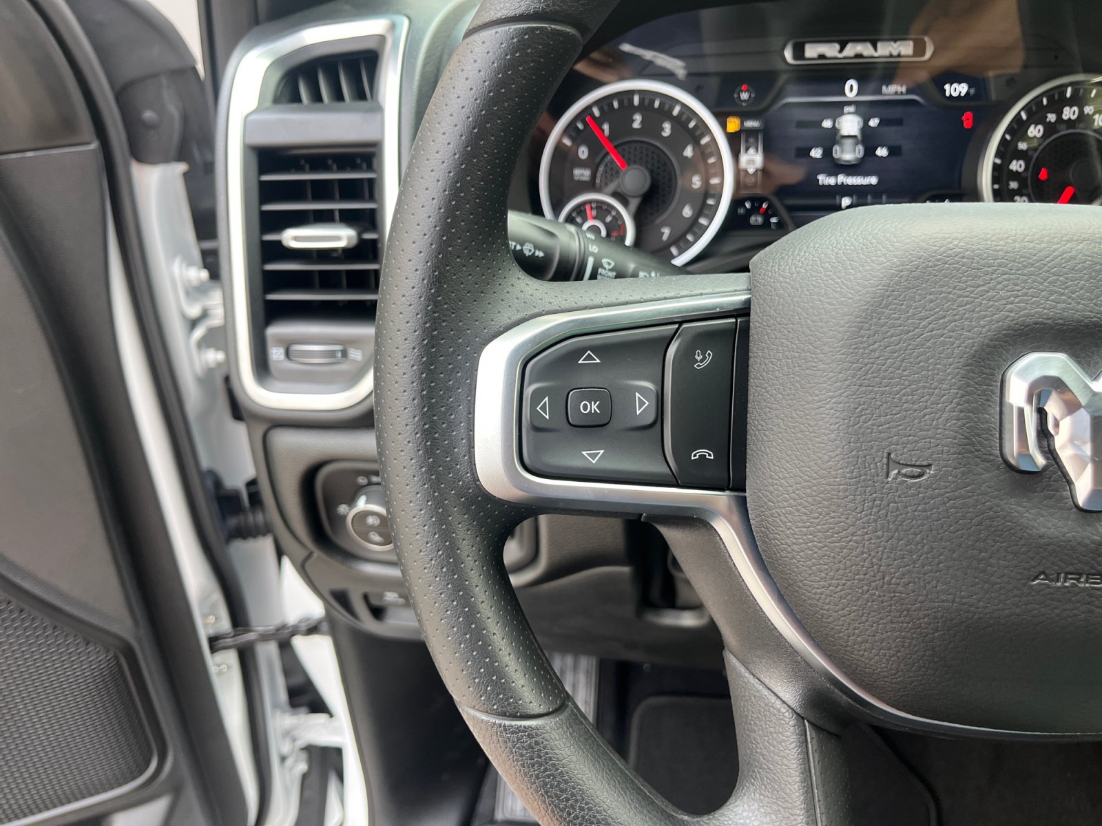 New 2026 RAM 1500 Express AWD/4WD image 15