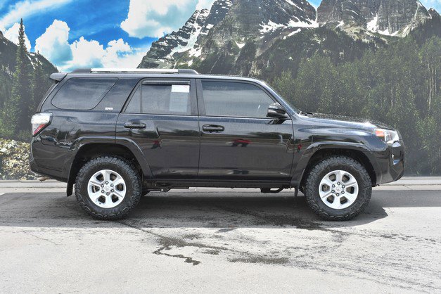 Certified 2021 Toyota 4Runner SR5 Premium w/ Moonroof Package AWD/4WD image 2