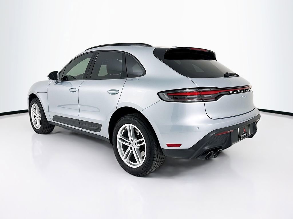 Certified 2025 Porsche Macan image 3