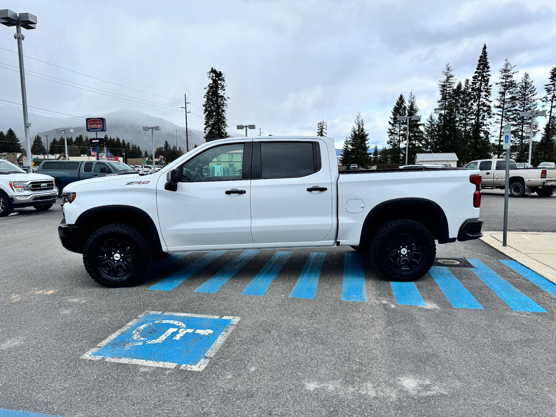 Used 2024 Chevrolet Silverado 1500 ZR2 w/ Technology Package image 4
