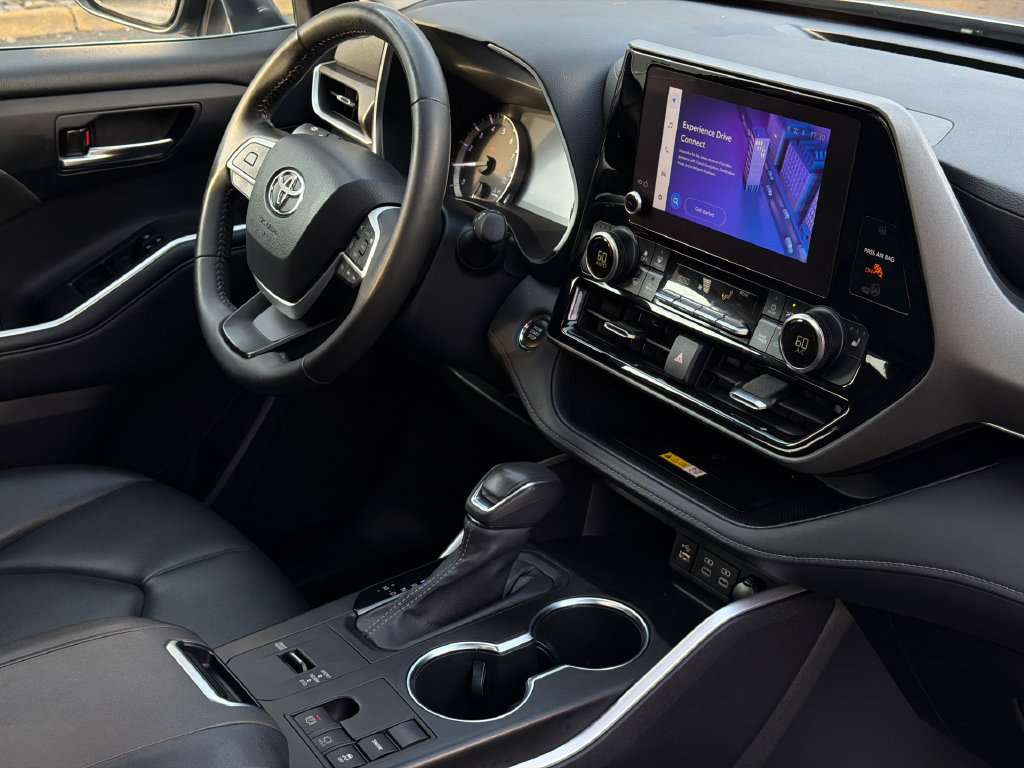 Used 2023 Toyota Highlander XLE FWD image 10