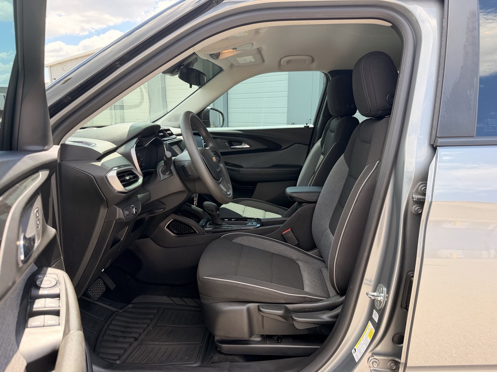 Used 2023 Chevrolet TrailBlazer LS FWD image 14