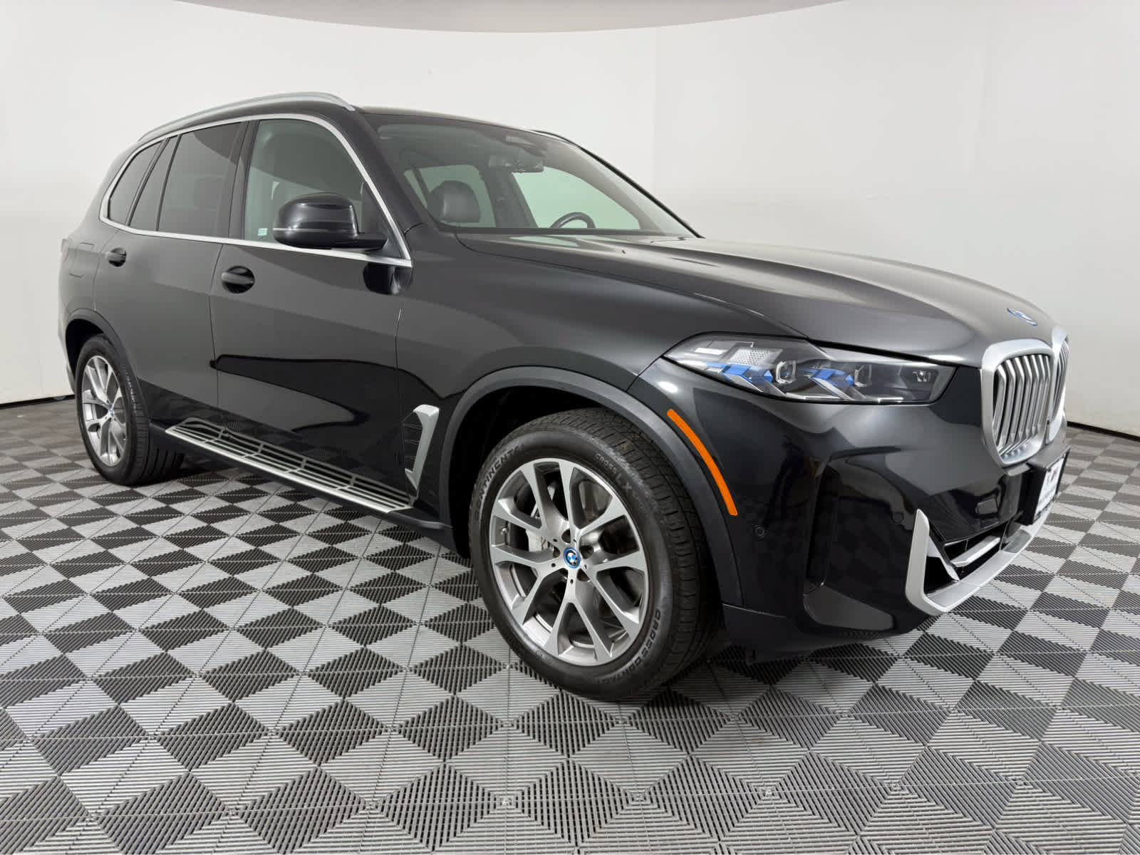 Used 2025 BMW X5 xDrive50e AWD/4WD image 1