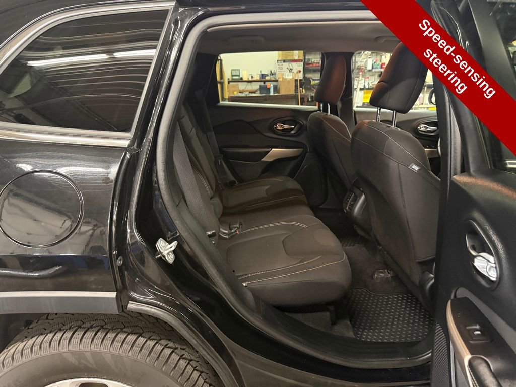Used 2017 Jeep Cherokee Latitude w/ Cold Weather Group AWD/4WD image 35