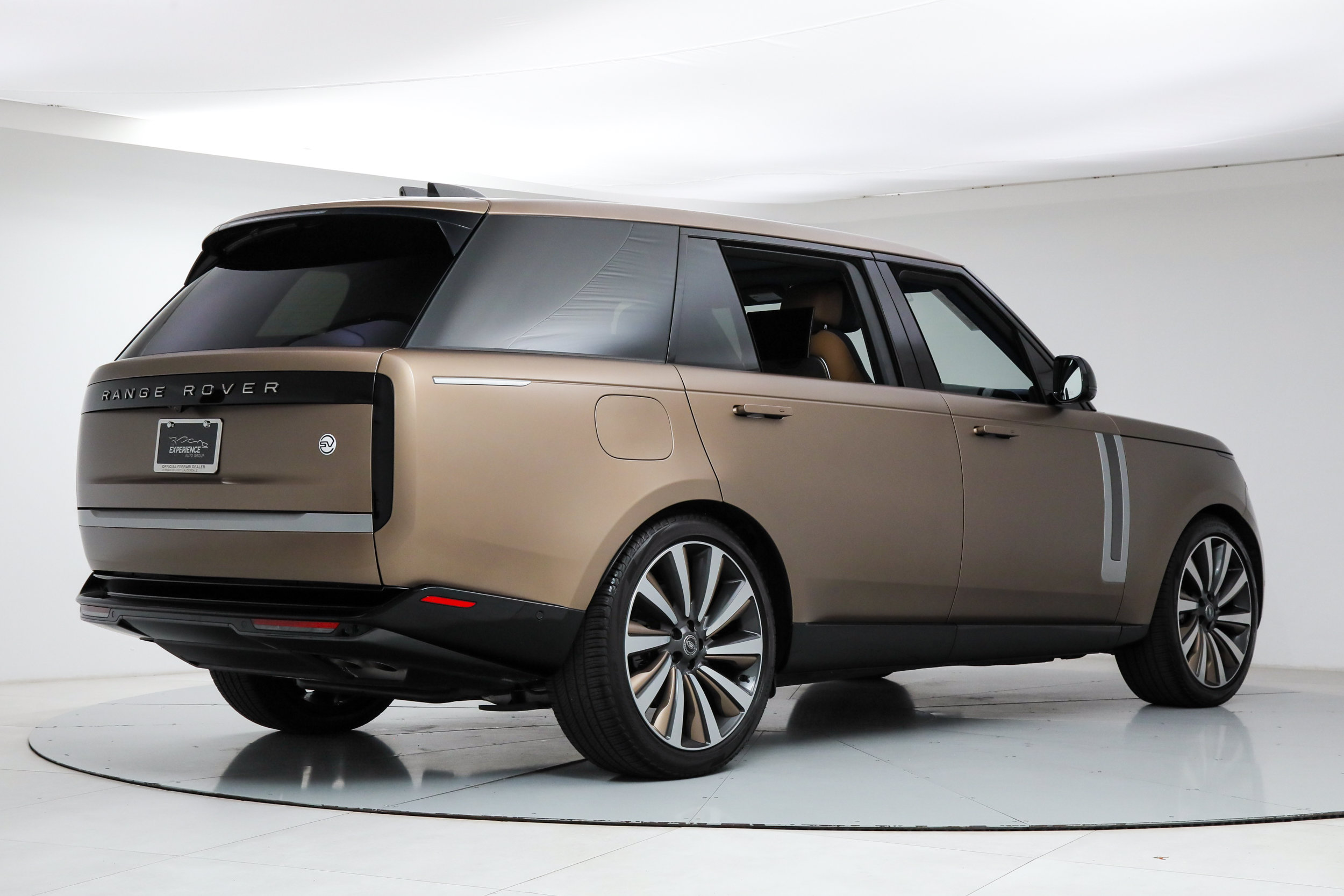 Used 2023 Land Rover Range Rover SV AWD/4WD image 5