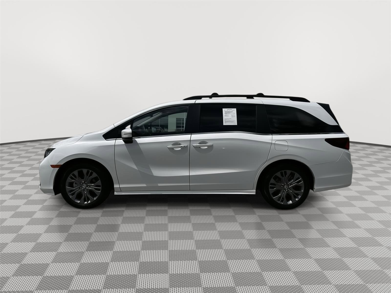 Certified 2025 Honda Odyssey Touring image 3