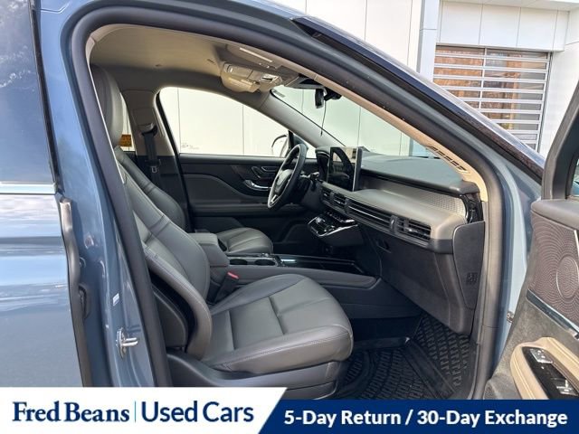 Used 2025 Lincoln Corsair AWD image 18