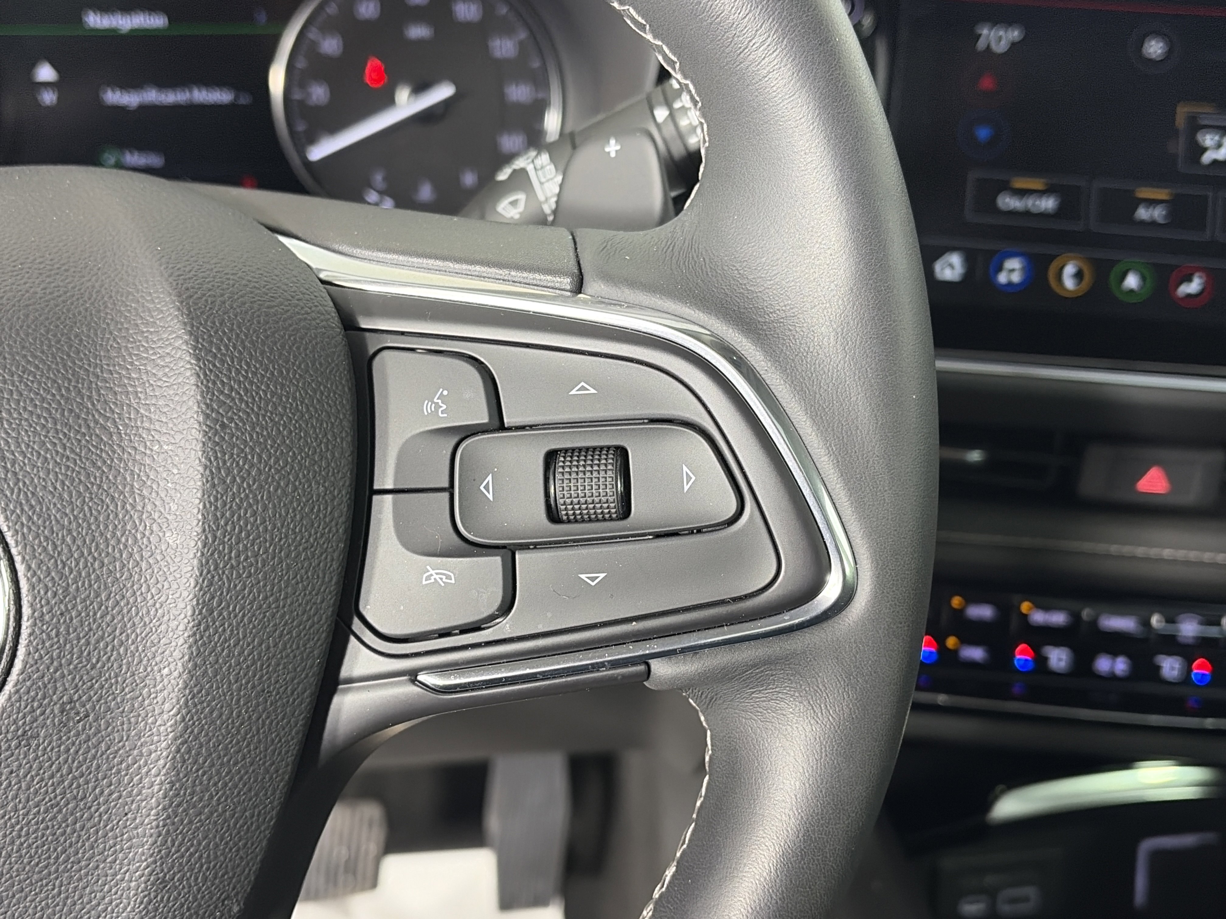 Used 2023 Buick Envision Avenir image 33