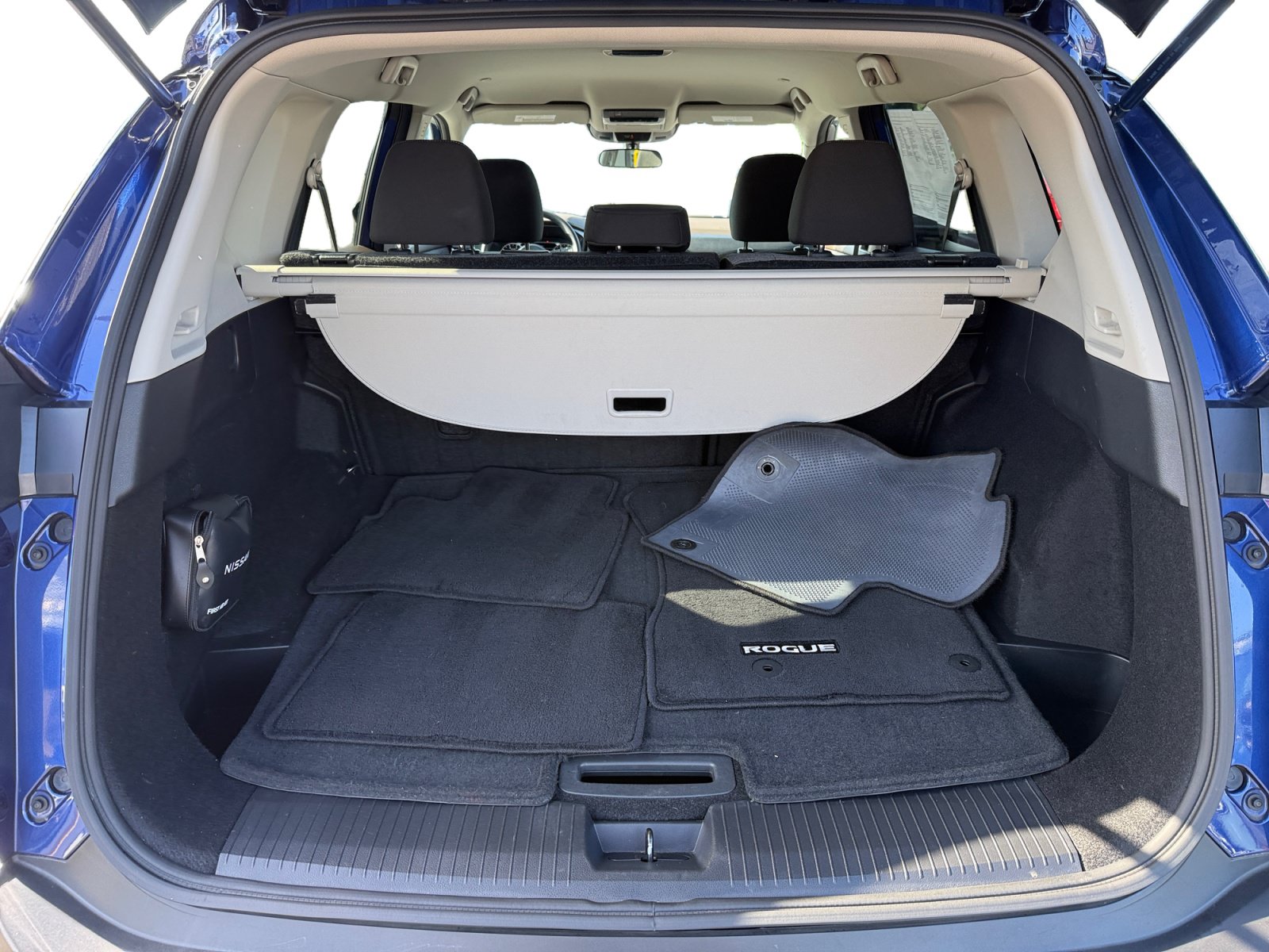 Used 2023 Nissan Rogue SV FWD image 17