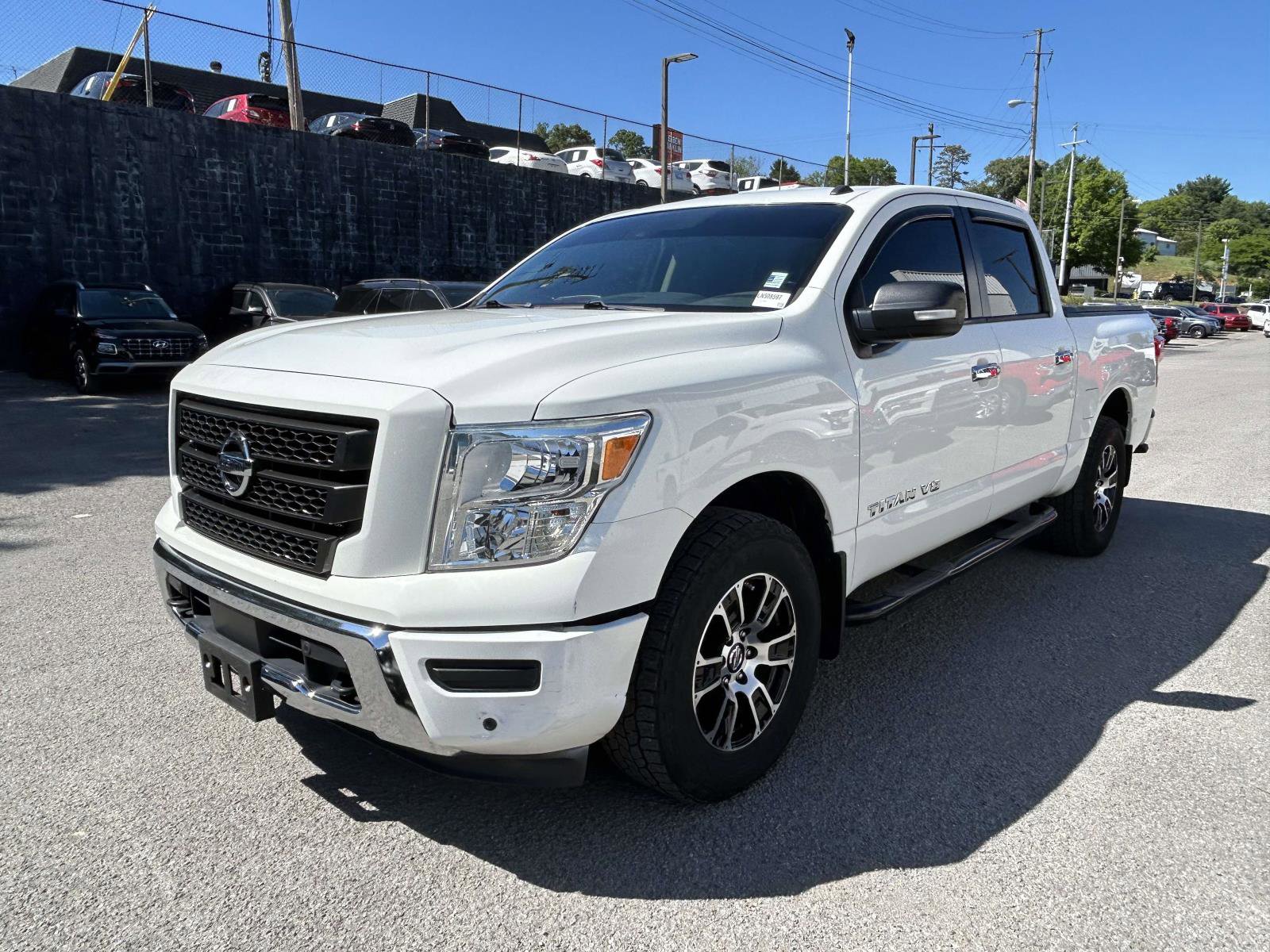 Used 2020 Nissan Titan SV w/ SV Convenience Package AWD/4WD image 7