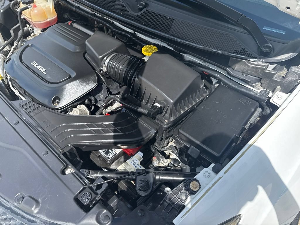 Used 2018 Chrysler Pacifica L FWD image 26