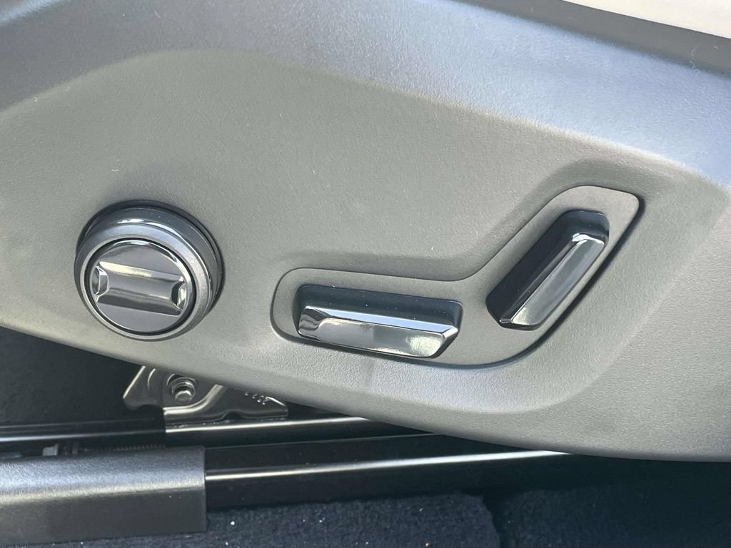 New 2026 Volvo XC60 B5 Plus w/ Protection Package Premier AWD/4WD image 7