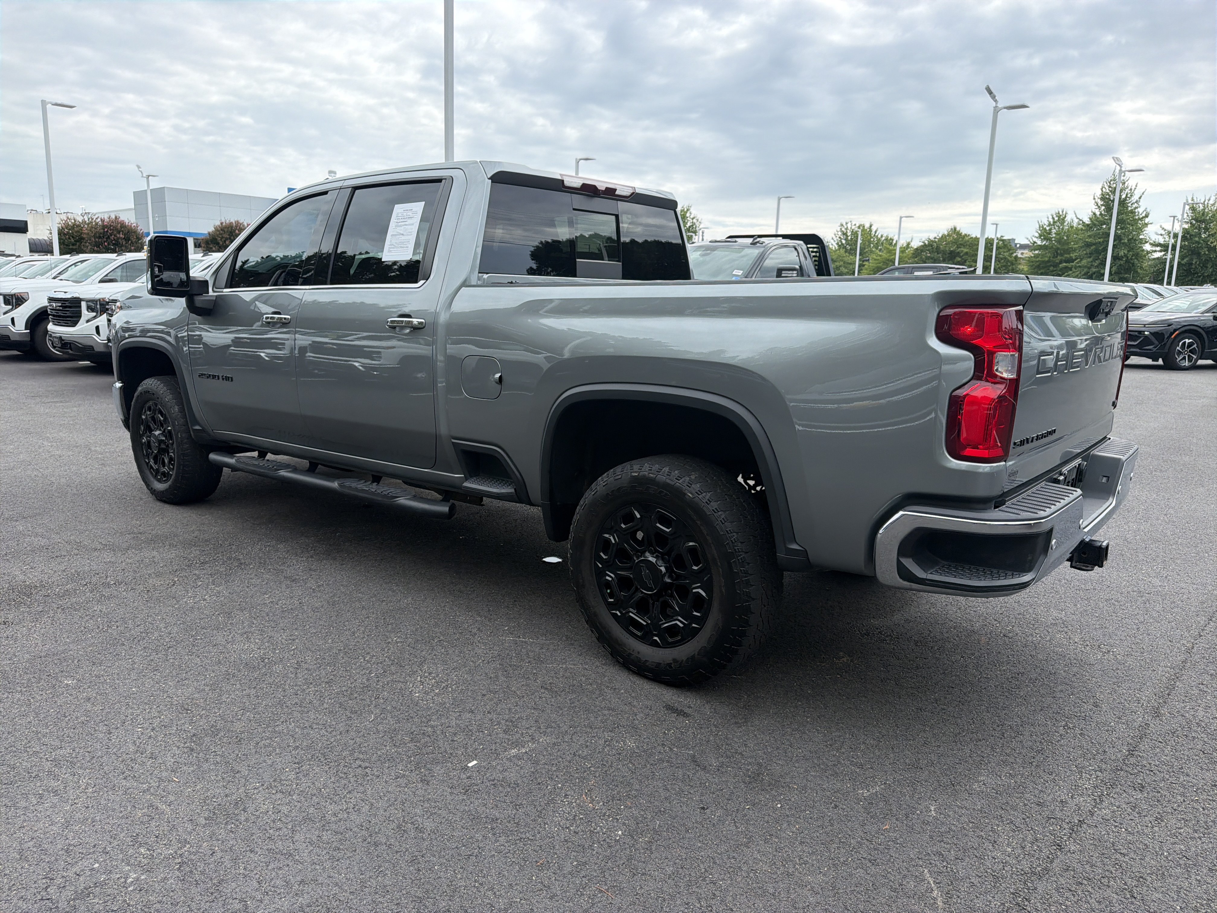 Used 2024 Chevrolet Silverado 2500 LTZ w/ LTZ Convenience Package AWD/4WD image 8