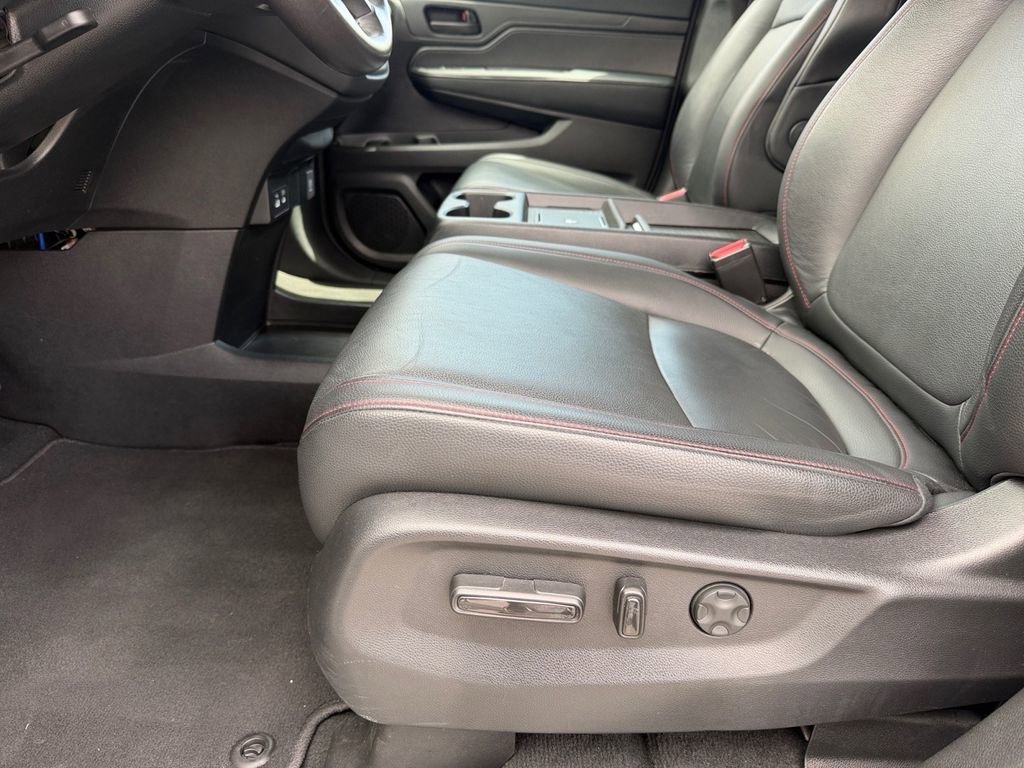 Used 2025 Honda Odyssey Sport-L image 11