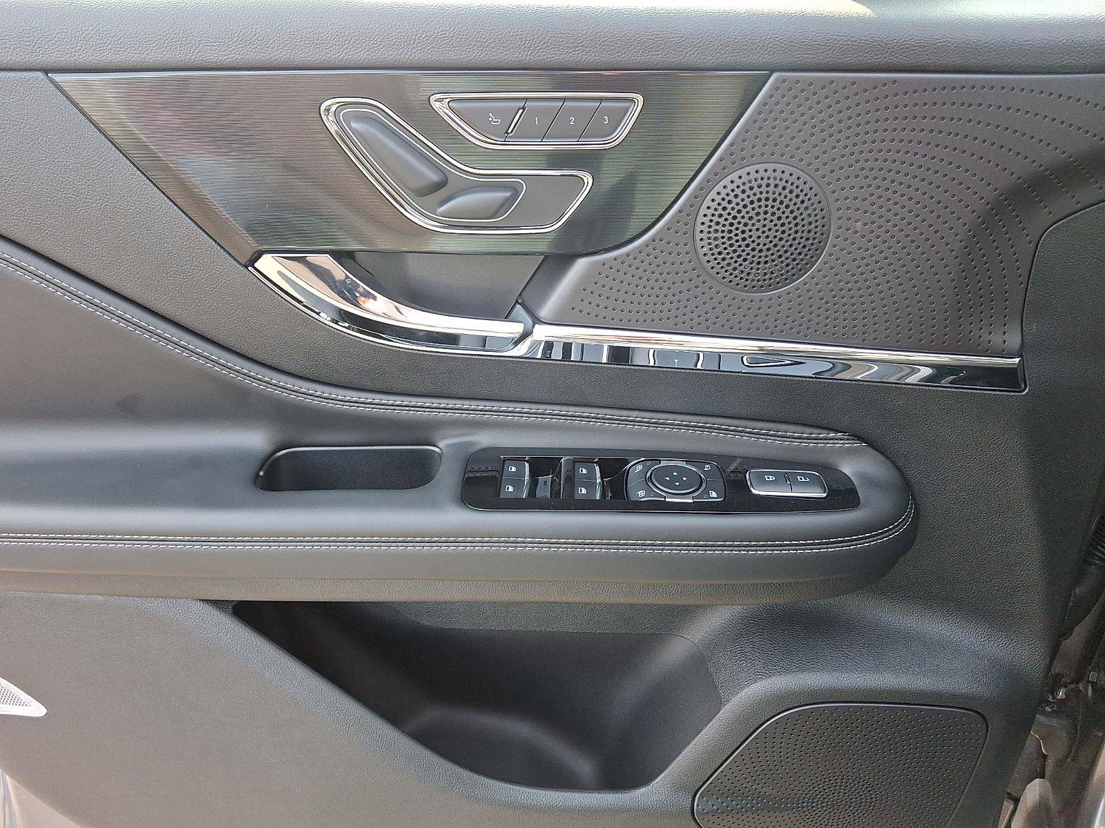 New 2025 Lincoln Corsair Reserve image 9