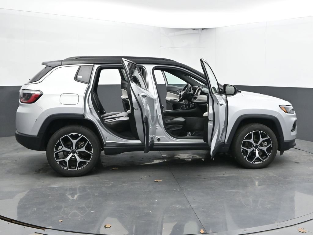 Used 2025 Jeep Compass Limited AWD/4WD image 62