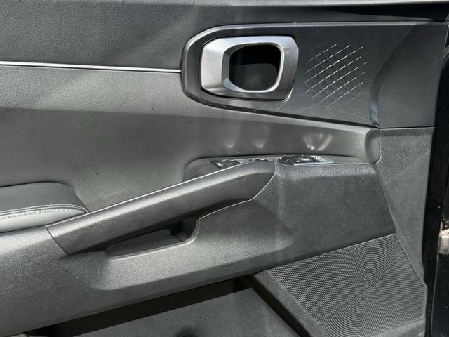 Used 2025 Kia Sorento LX FWD image 24