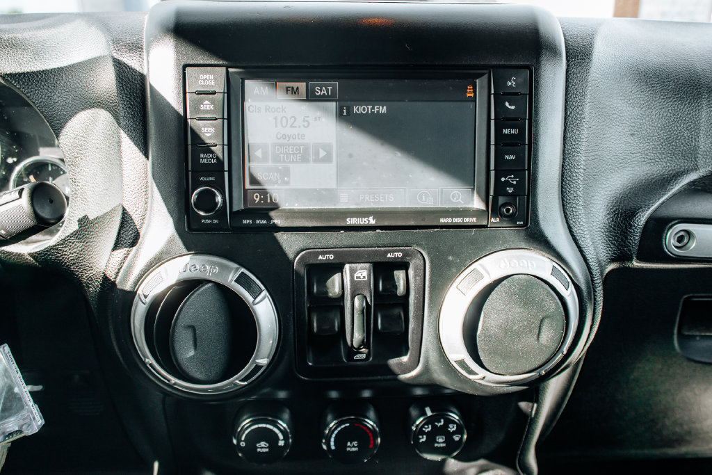 Used 2015 Jeep Wrangler Unlimited Sport AWD/4WD image 17