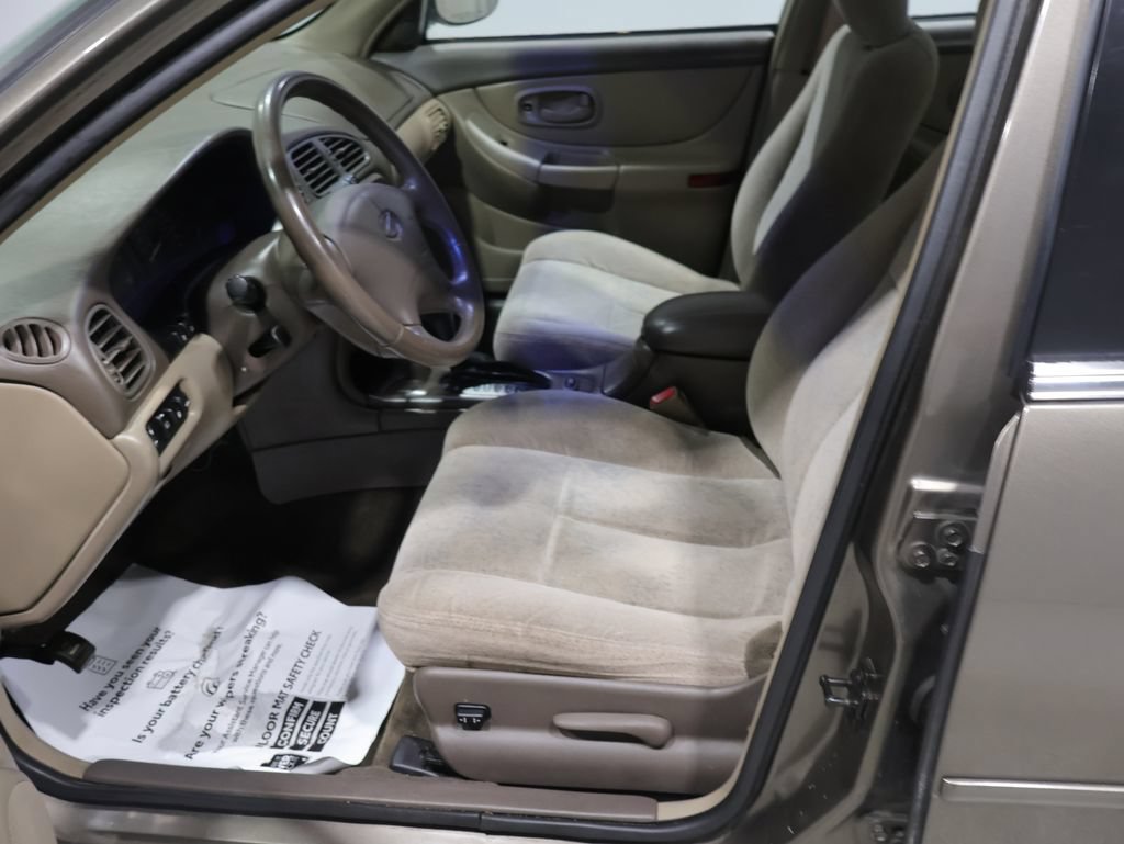 Used 2000 Oldsmobile Intrigue GL FWD image 11