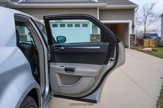 Used 2006 Chrysler 300 SRT8 w/ SRT Option Group II image 29