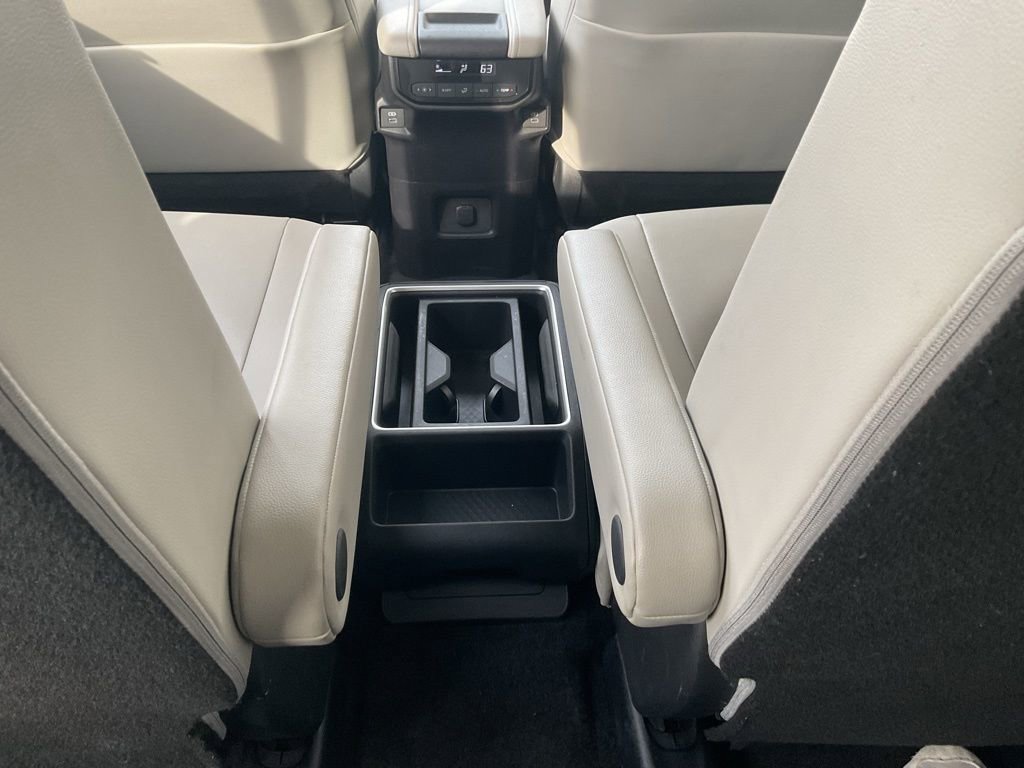 Used 2025 Toyota Grand Highlander AWD image 21