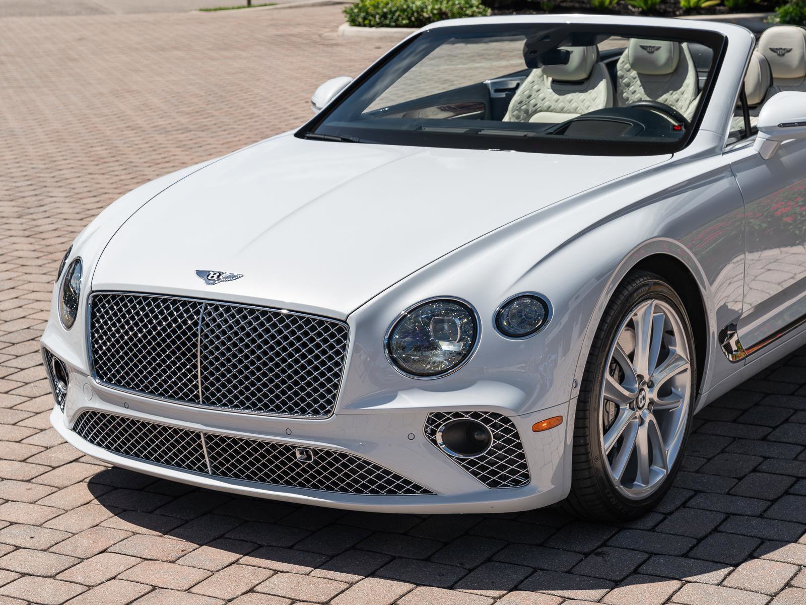 Used 2021 Bentley Continental GT V8 image 17