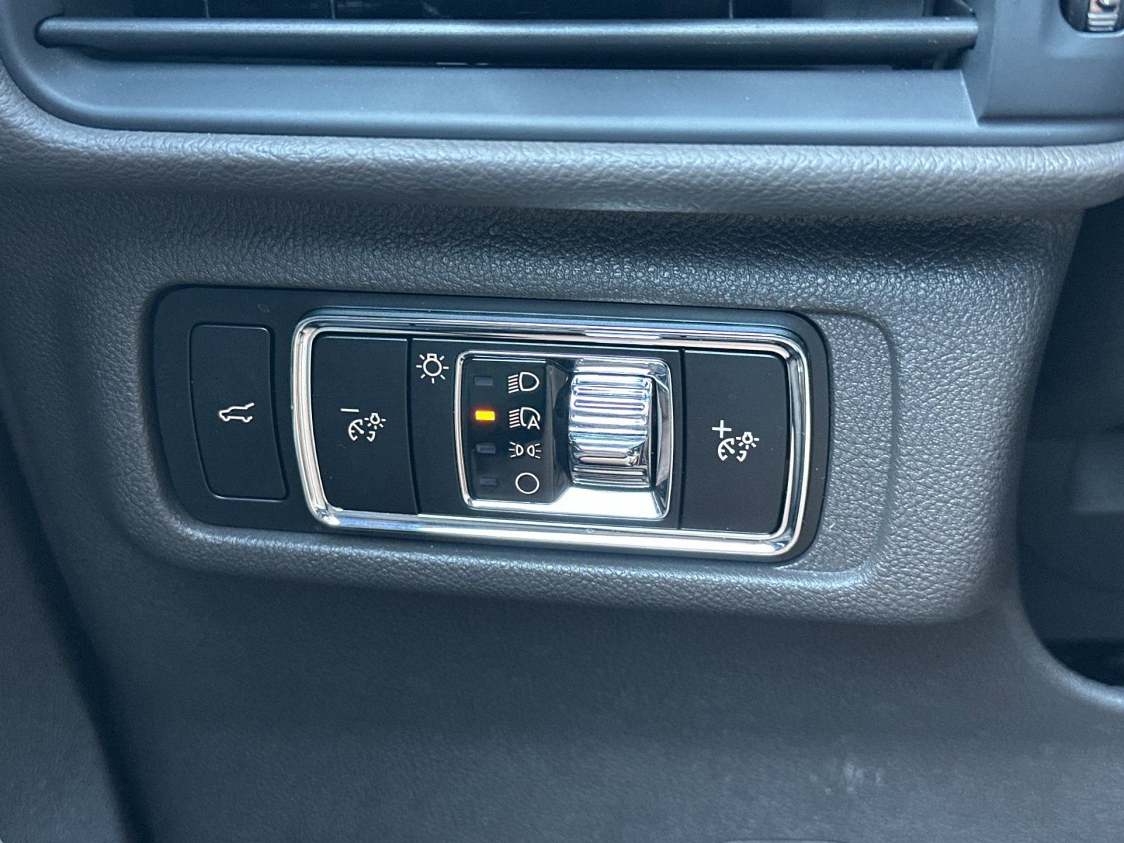 Used 2023 Lincoln Corsair Reserve image 32