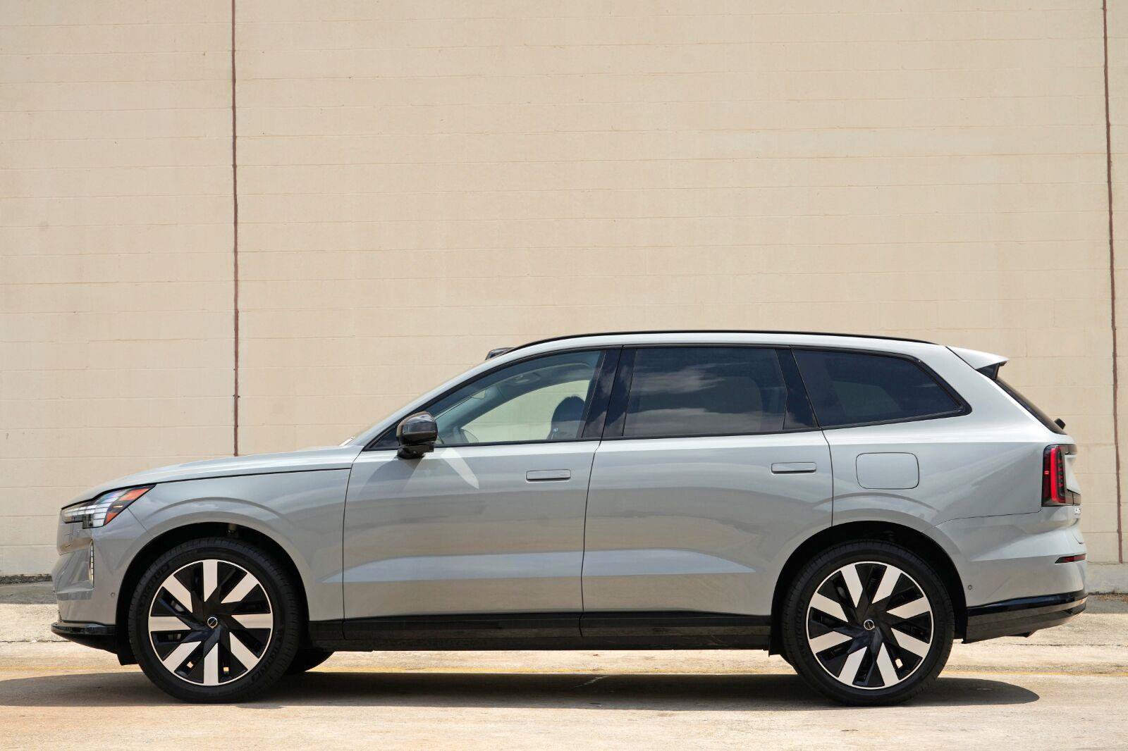 Used 2025 Volvo EX90 Ultra AWD/4WD image 6