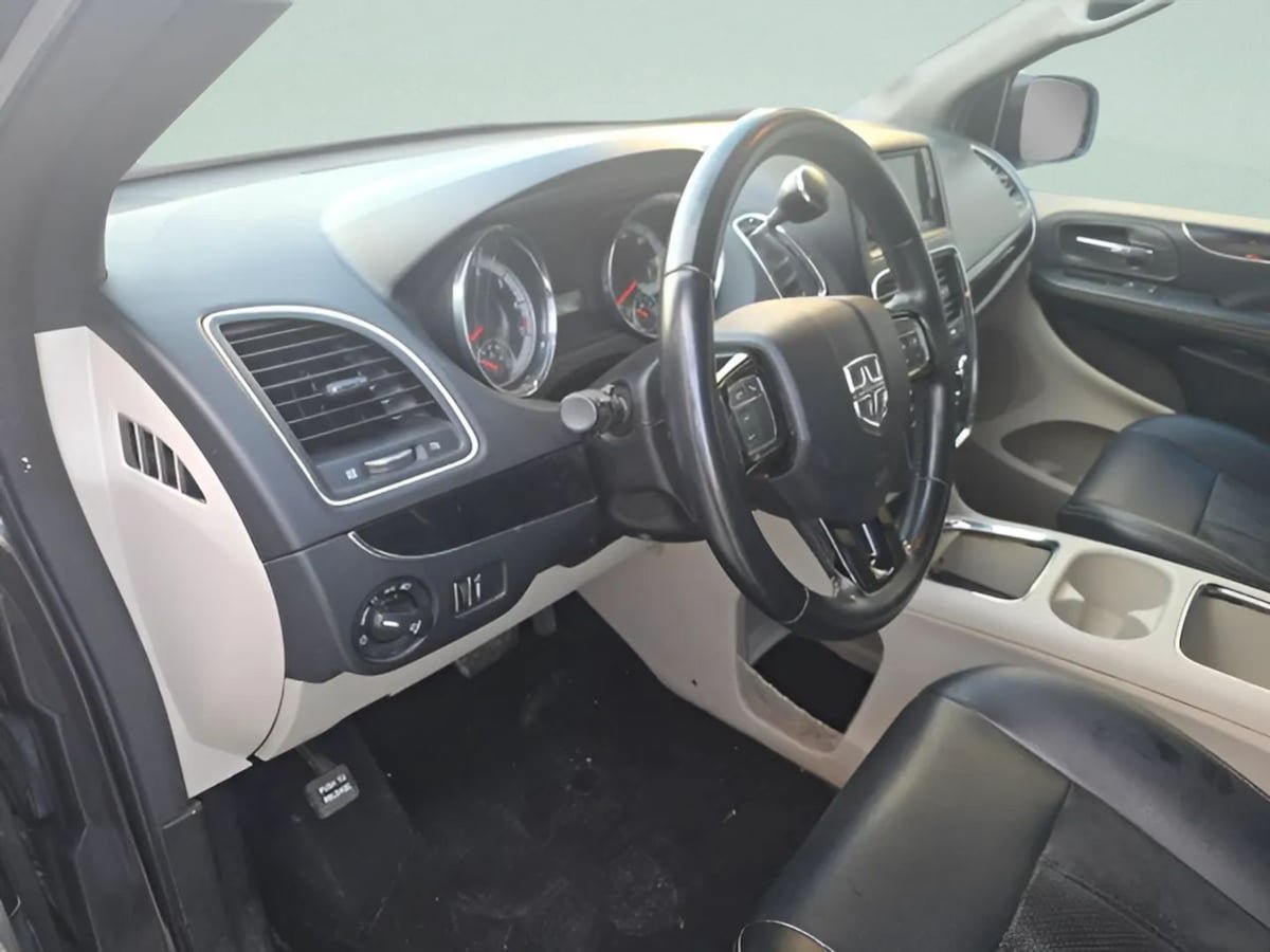 Used 2017 Dodge Grand Caravan SXT FWD image 47