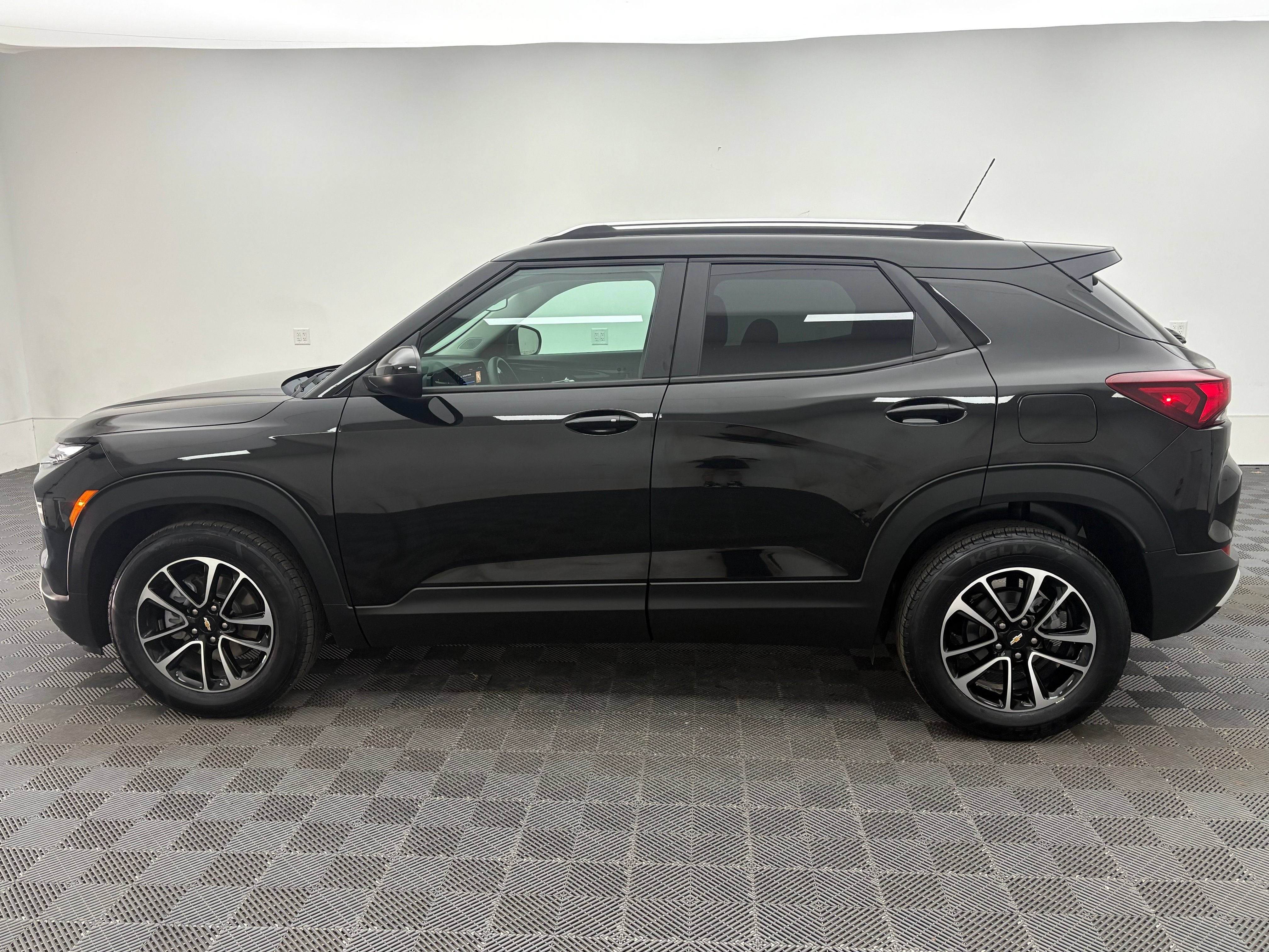 Used 2025 Chevrolet TrailBlazer LT FWD image 10