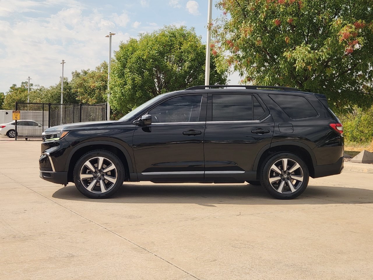 Used 2023 Honda Pilot Elite image 4