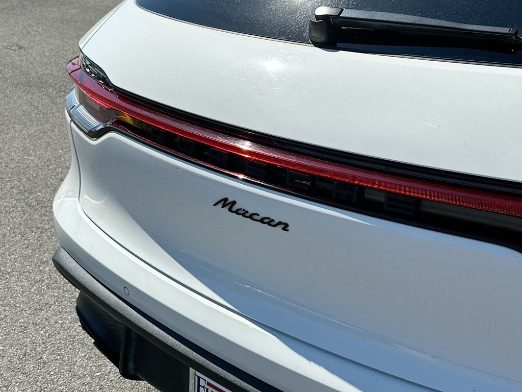 Certified 2023 Porsche Macan AWD/4WD image 34