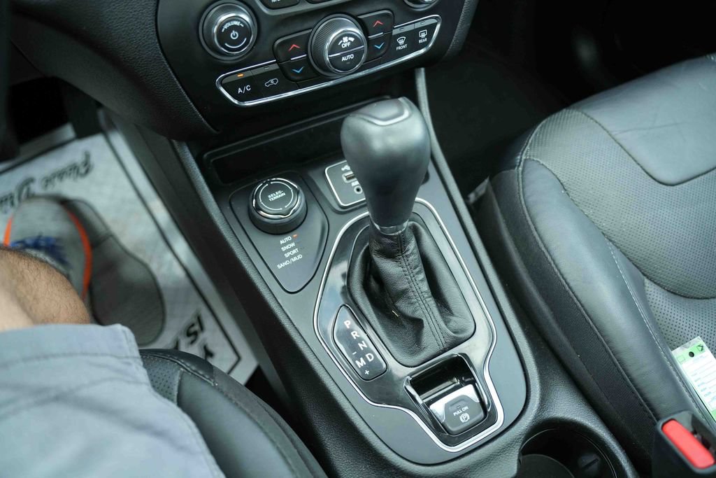 Used 2021 Jeep Cherokee Limited AWD/4WD image 37