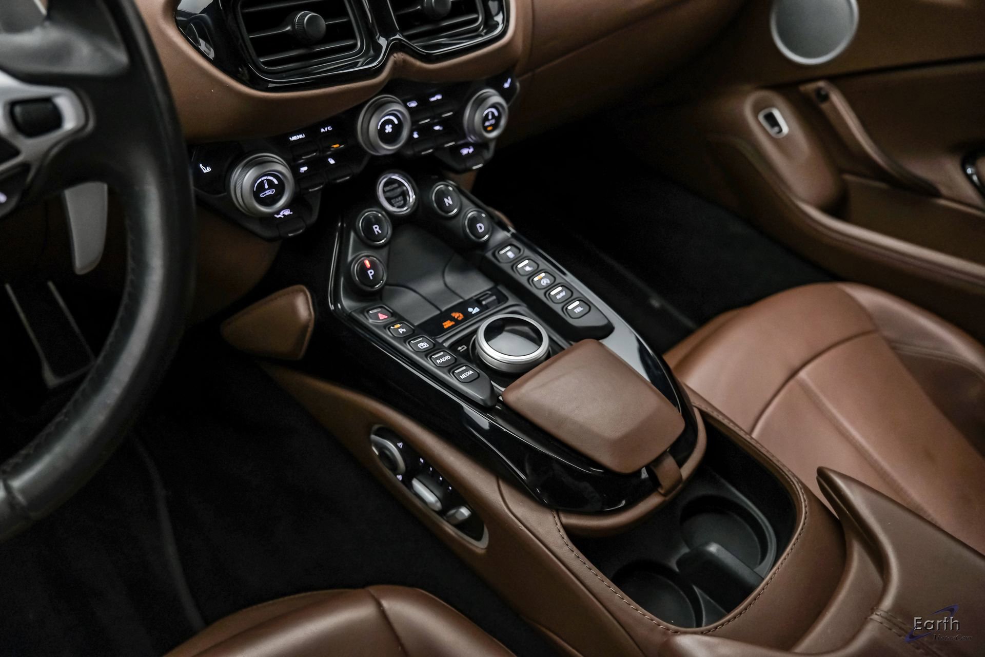 Used 2020 Aston Martin V8 Vantage Coupe RWD image 48