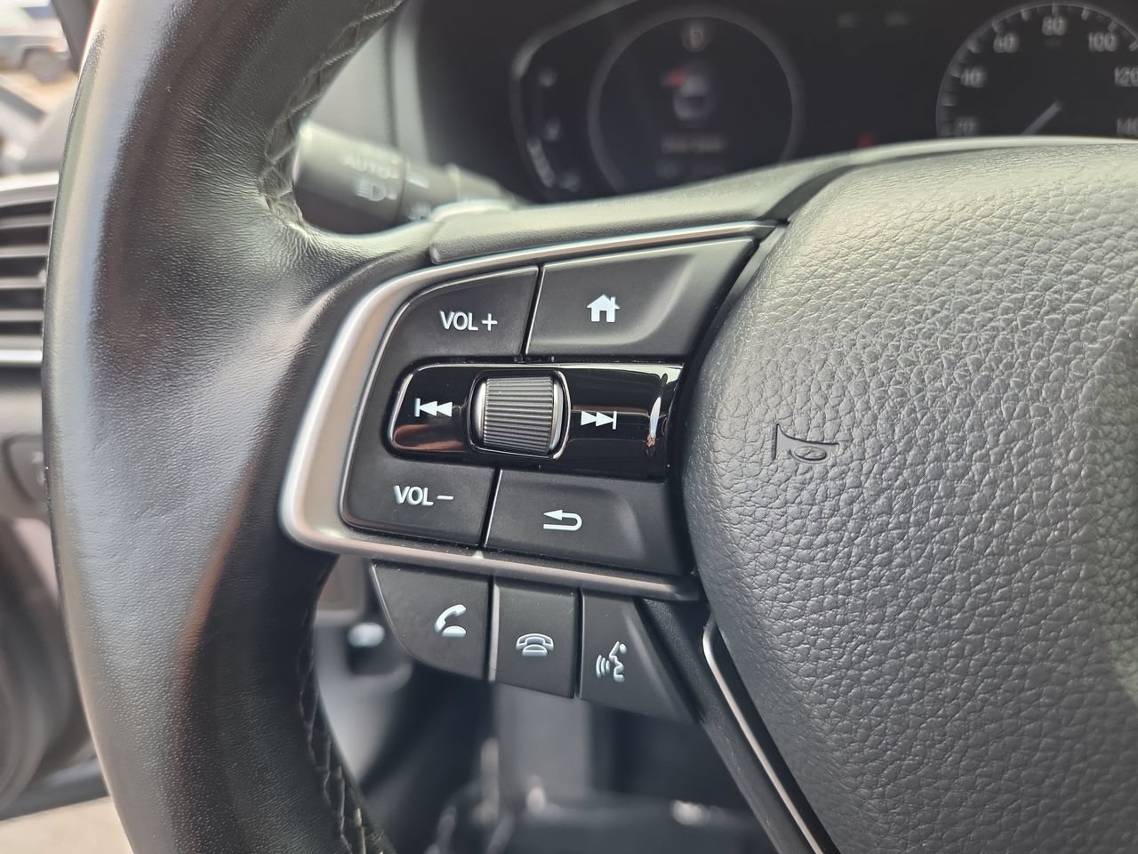 Used 2020 Honda Accord Touring image 29