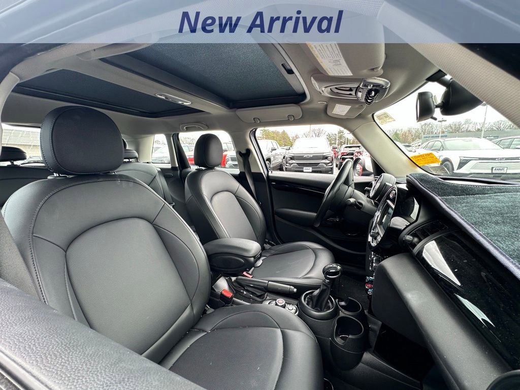 Used 2019 MINI Cooper 4-Door Hardtop image 4