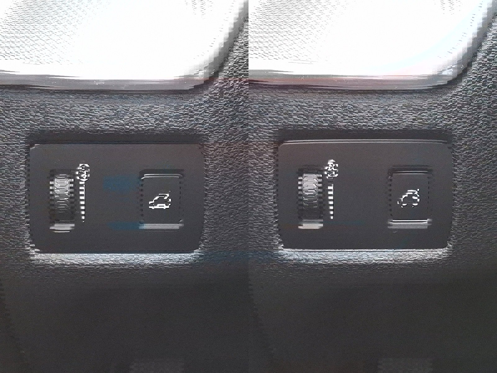 Used 2019 Volvo XC60 T5 Inscription w/ Protection Package Premier image 23