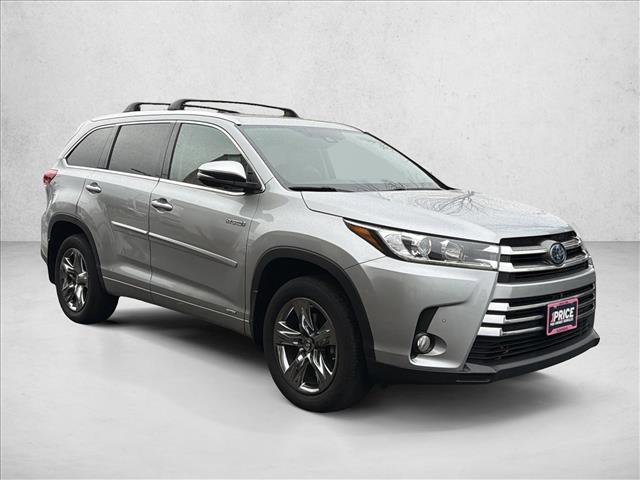 Used 2017 Toyota Highlander Limited Platinum image 3