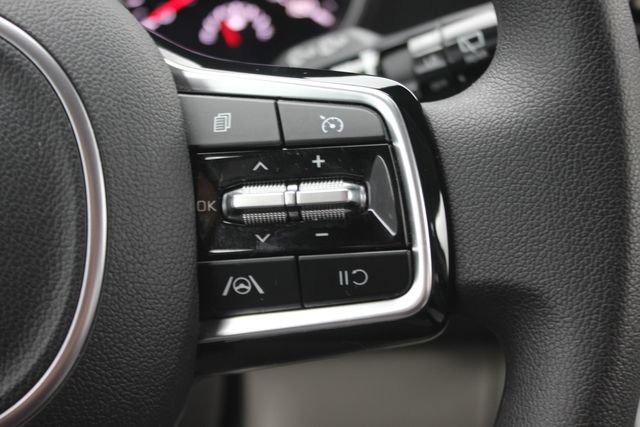 Certified 2024 Kia Carnival LX FWD image 14