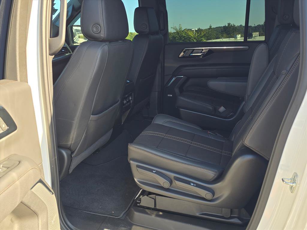 Used 2025 Chevrolet Suburban High Country AWD/4WD image 10