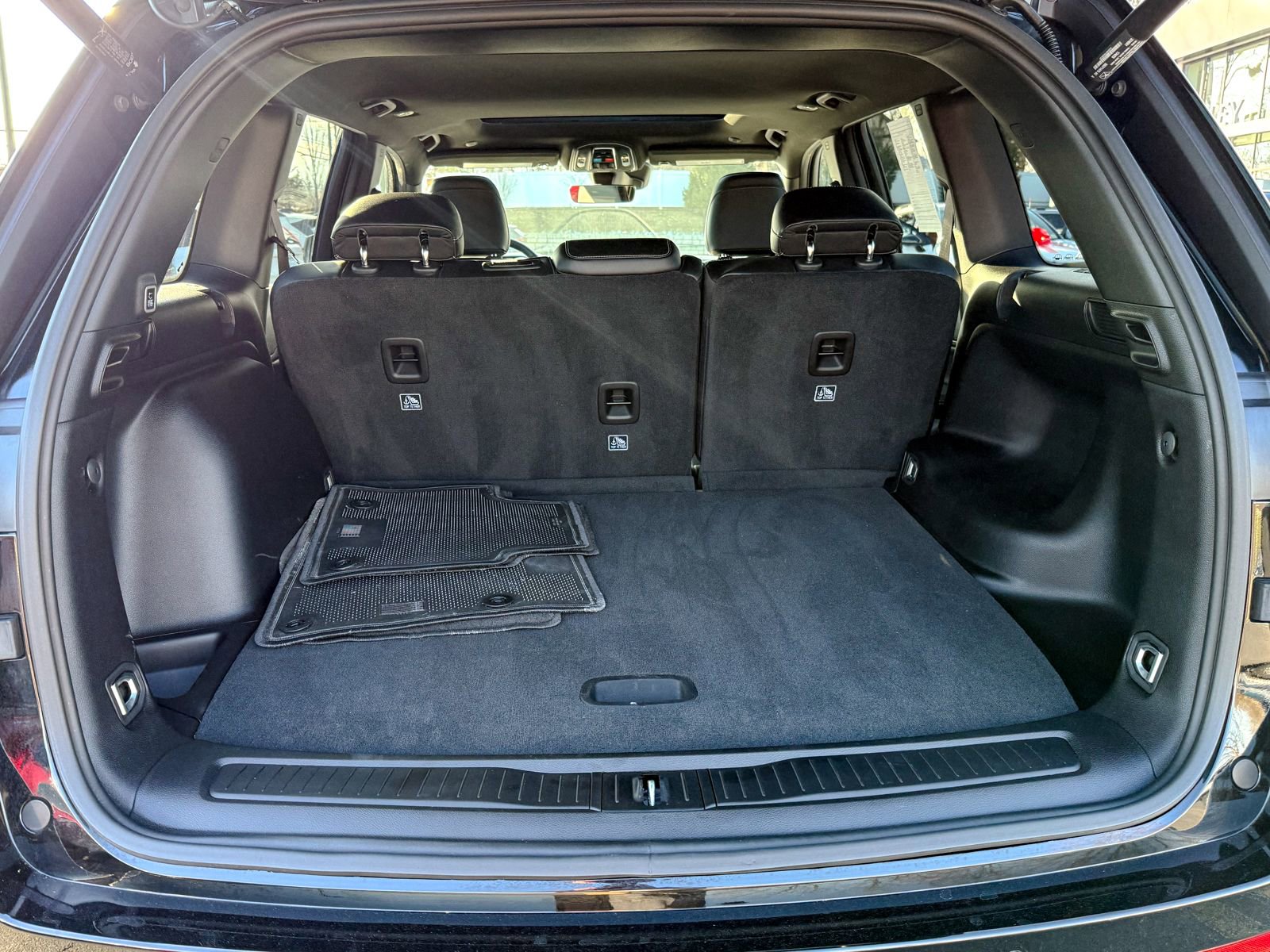 Used 2025 Jeep Grand Cherokee Altitude image 37