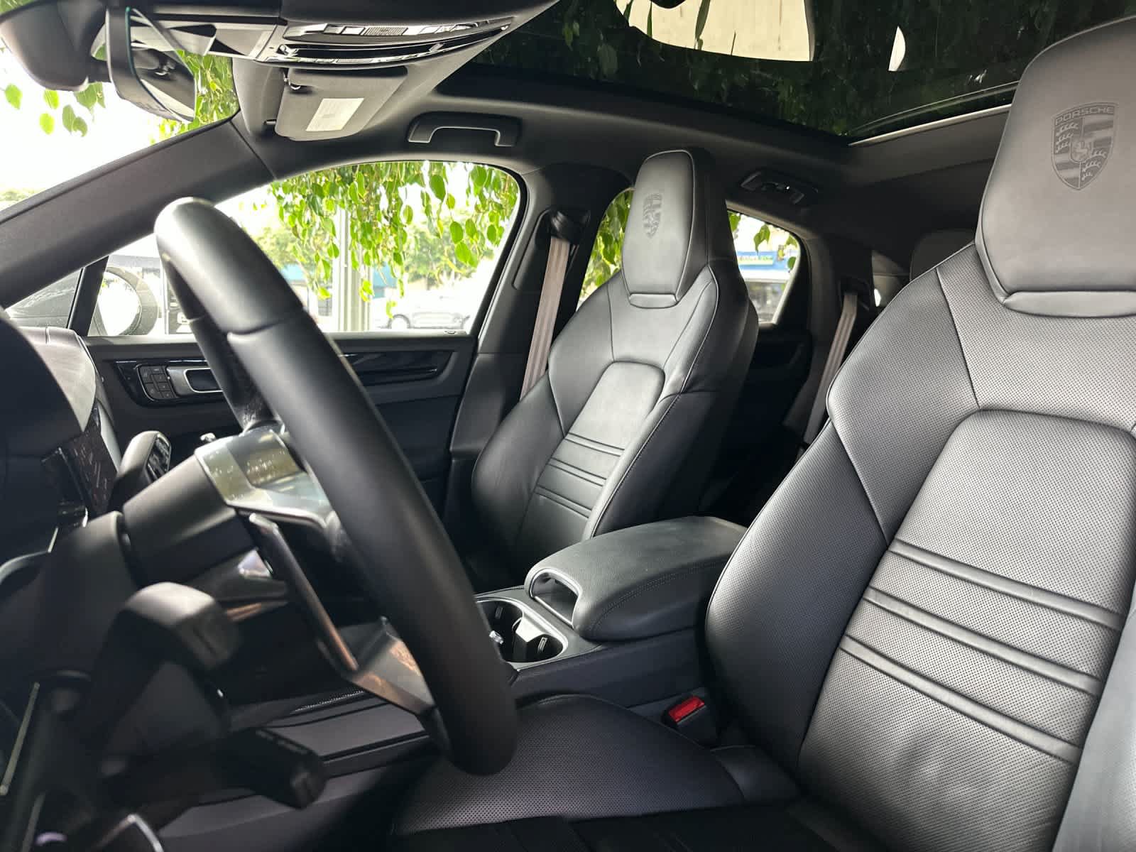 Used 2023 Porsche Cayenne Platinum Edition AWD/4WD image 5