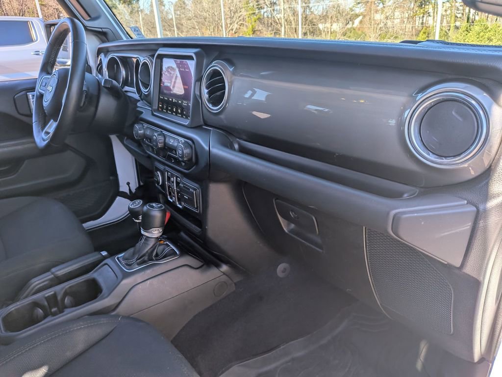 Used 2019 Jeep Wrangler Unlimited Sahara w/ Uconnect 4C Nav & Sound Group image 31