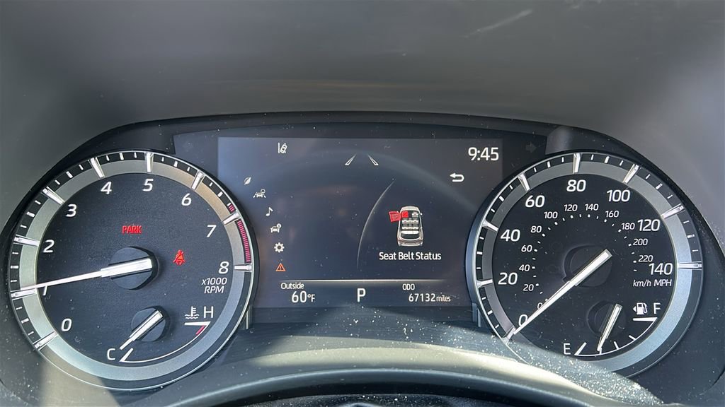 Used 2021 Toyota Highlander XLE AWD/4WD image 16