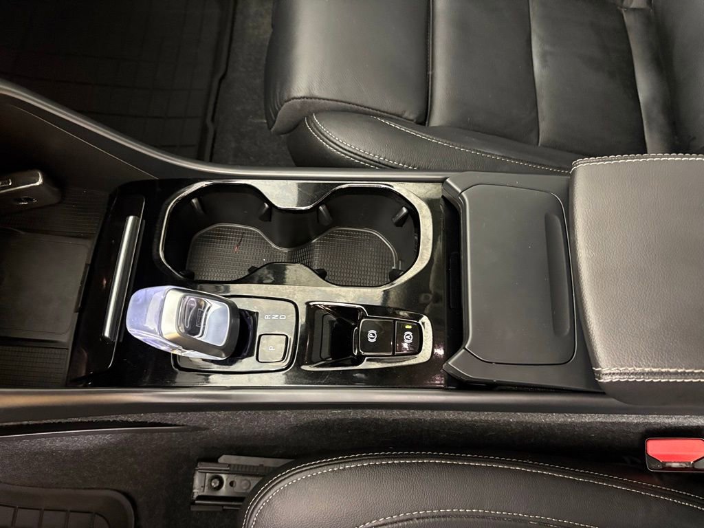Used 2023 Volvo XC40 B5 Ultimate w/ Protection Package Premier image 30